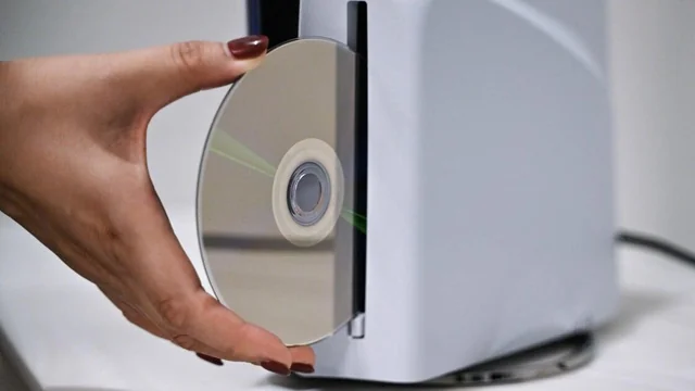 Sony recibió críticas por dejar de usar discos de PlayStation pero planea seguir adelante
