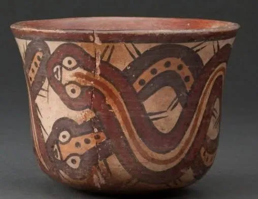 Hallan una vasija romana con serpientes de dos cabezas que podría revelar un culto secreto llegado desde Oriente