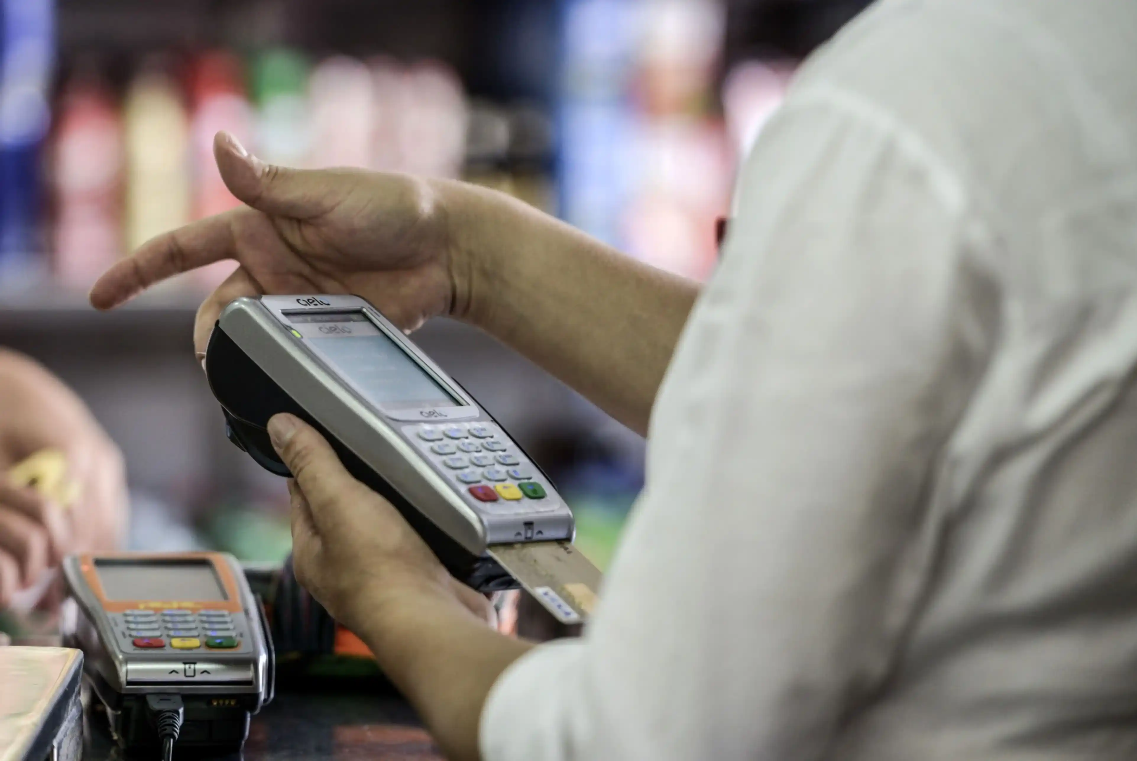 Déficit comercial de EE. UU. se dispara 244 por récord de importaciones ligadas a la IA