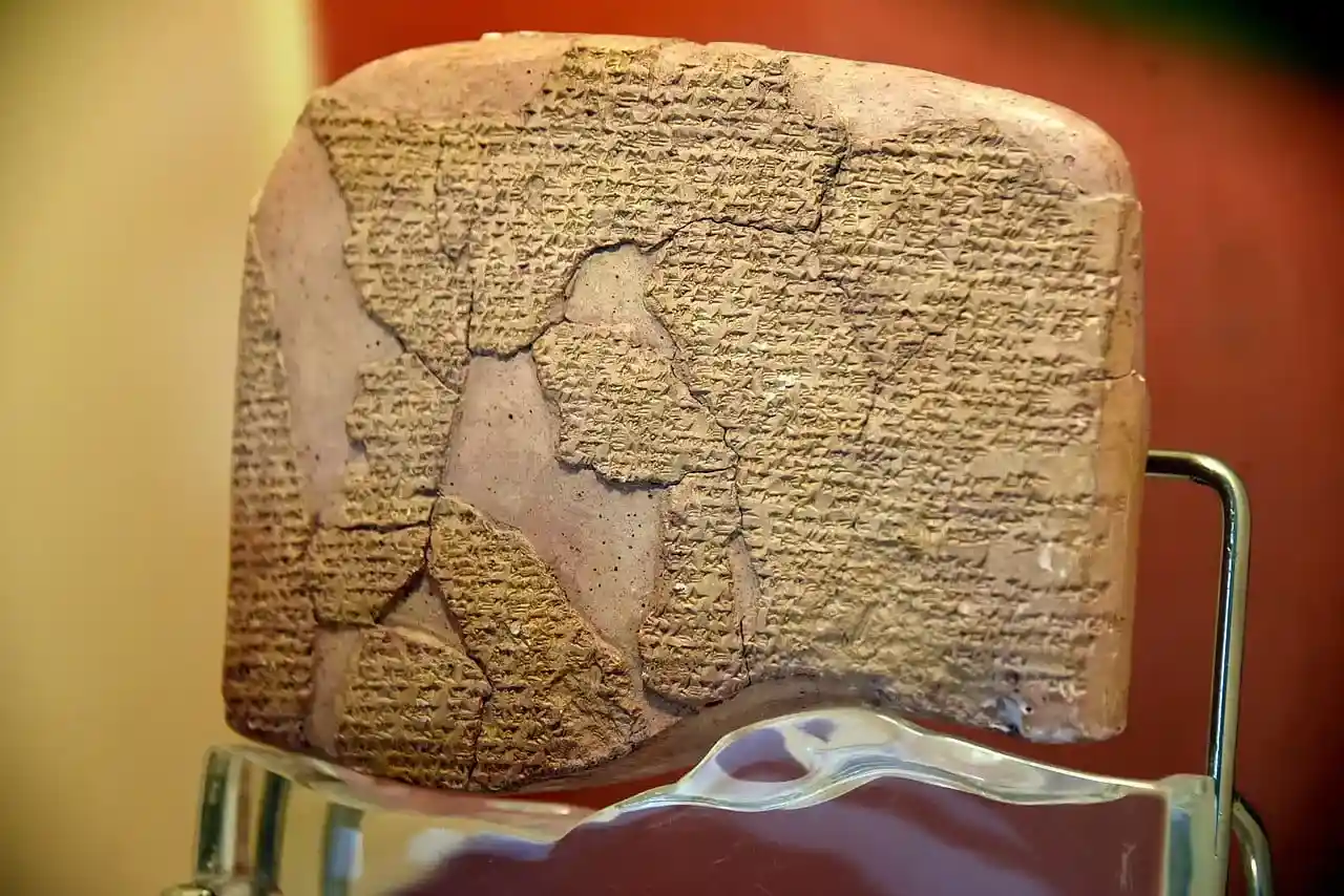 Encuentran una pieza perdida de uno de los tratados de paz más antiguos del mundo tiene 3.200 años